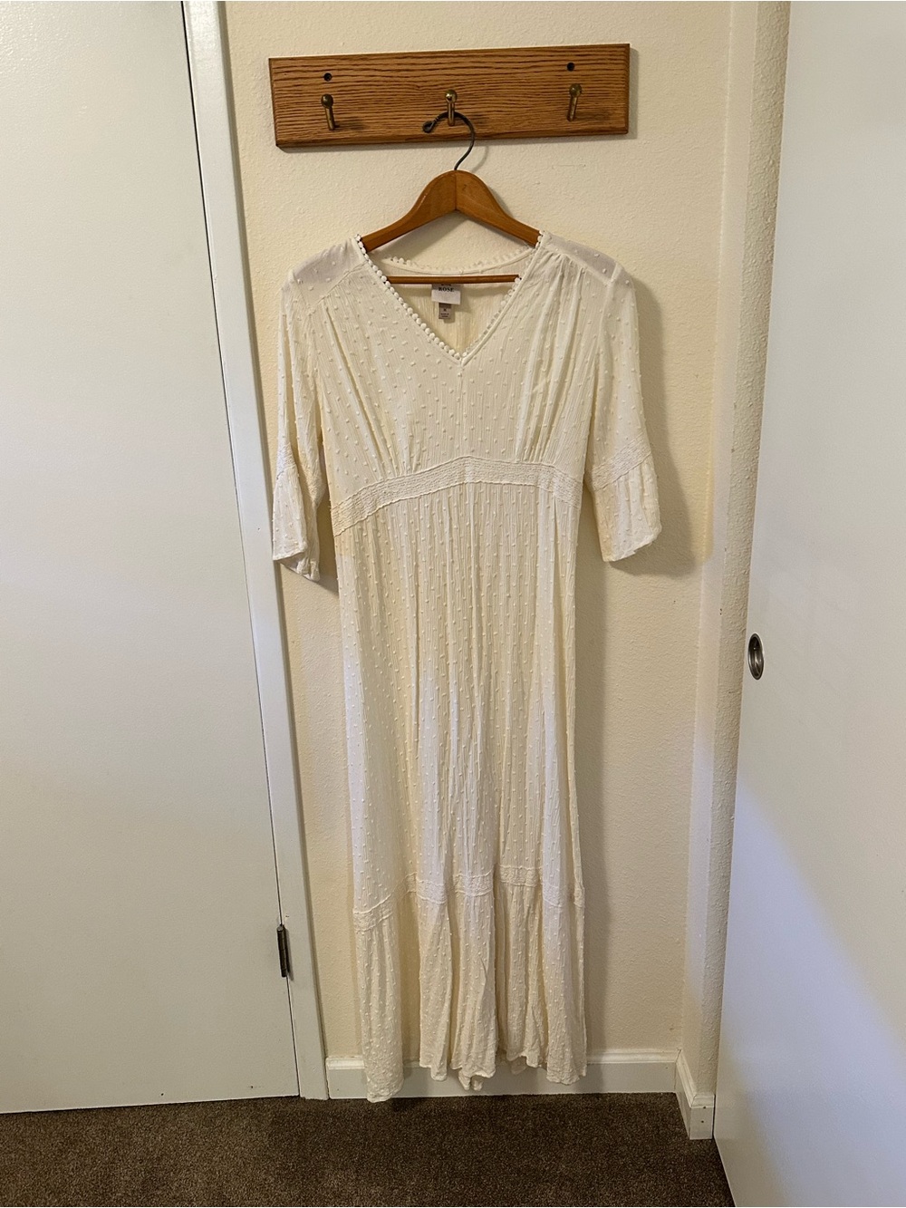 Knox Rose Cream 3/4 Sleeve Flowy V-Neck Peasant Maxi Dress
